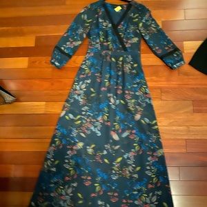 Long sleeve dress with pockets!